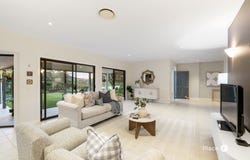 18 Grevillea Close, Chapel Hill, Qld 4069
