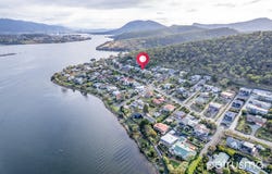 150 Derwent Avenue, Lindisfarne, Tas 7015