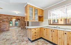 11 Bass Street, Lake Albert, NSW 2650
