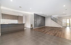 2/70 Sandhurst Boulevard, Sandhurst, Vic 3977