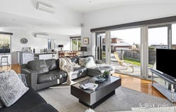 2 Greenwich Grange, Highton, Vic 3216