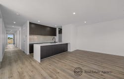 5 Alrose Grove, Deanside, Vic 3336
