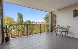 4/12 Hedges Street, Sherwood, Qld 4075