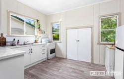 6 Lucas Street, Berserker, Qld 4701