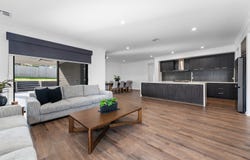 12 Lochard Terrace, Lakes Entrance, Vic 3909