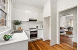 11/2A Ravens Grove, St Kilda East, Vic 3183