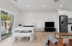 2/16 Lois Street, St Albans, Vic 3021
