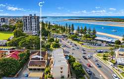 3/4 Broad Street, Labrador, Qld 4215