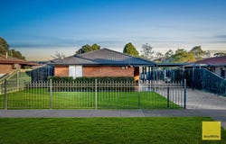 17 Kurrajong Crescent, Melton South, Vic 3338