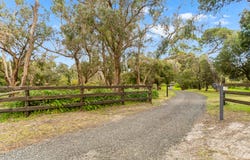 20 Oakhill Road West, Pearcedale, Vic 3912