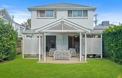 141 Cambridge Parade, Manly, Qld 4179