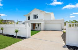 7 VIEW STREET, Torquay, Qld 4655
