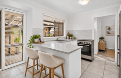 1/12 Avi Court, Labrador, Qld 4215