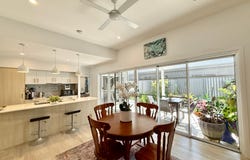 10/5 Serenity Drive, Eli Waters, Qld 4655