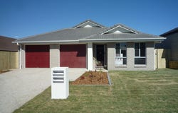 1 & 2/13 Bluegrass Court, Hillcrest, Qld 4118
