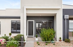 19 Hillsborough Walk, Charlemont, Vic 3217