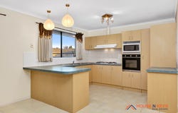 11 CHATHAM CLOSE, Cranbourne East, Vic 3977