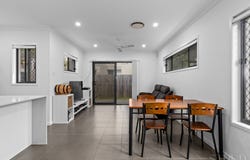 2/163 Douglas Street, Oxley, Qld 4075