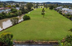 1 Lakeside Court, Windaroo, Qld 4207