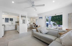 14 Plover Avenue, Paradise Point, Qld 4216