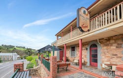 Royal Oak Hotel, 47 Grants Gully Road, Clarendon, SA 5157