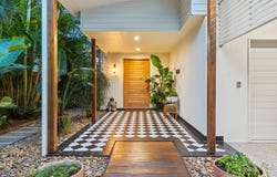 5 Carlyle Drive, Currumbin, Qld 4223