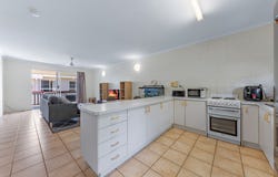 12/14 Island Drive, Cannonvale, Qld 4802