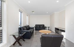 11/12 Stanbury Avenue, Canadian, Vic 3350