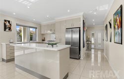 2/74 Stirling Boulevard, Tatton, NSW 2650