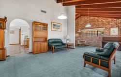 15 Lochleven Street, Carindale, Qld 4152