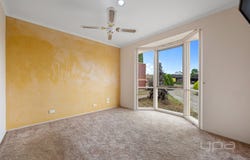 2 Strachan Place, Melton South, Vic 3338