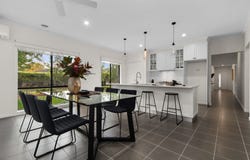21 Cunningham Crescent, Sandhurst, Vic 3977