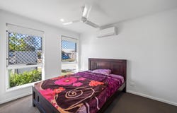 1&2/9 Como Place, Waterford West, Qld 4133