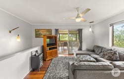 4 Dinterra Avenue, Ferny Hills, Qld 4055
