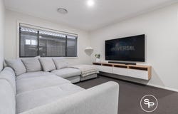 16 Freedom Street, Gregory Hills, NSW 2557