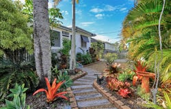 18 King Street, Urangan, Qld 4655