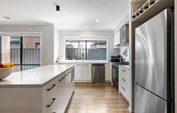 39 Luster Circuit, Greenvale, Vic 3059