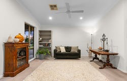 62 McPherson Road, Sinnamon Park, Qld 4073