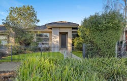 7 Derwent lane, Sandhurst, Vic 3977