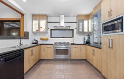 69 Hutchinson Drive, Lynbrook, Vic 3975