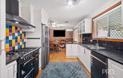 2 Pinaroo Drive, Glenfield Park, NSW 2650