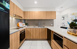 7/908 Logan Road, Holland Park West, Qld 4121