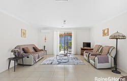 19 Dreelburn Terrace, Melton South, Vic 3338