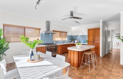 11 Walnut Close, Manoora, Qld 4870