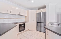 8 Leighanne Crescent, Arundel, Qld 4214