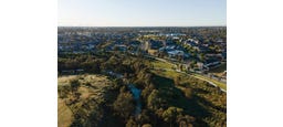 6 Lexington Drive, Burnside, Vic 3023 6 Lexington Drive, Burnside, Vic 3023