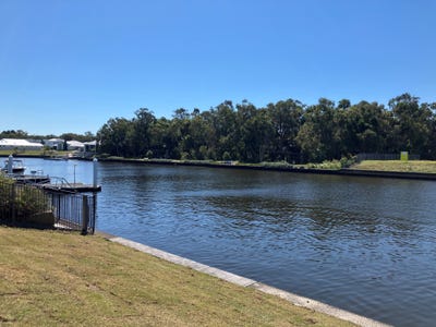 /international/au/banksia-beach-qld-204654884/