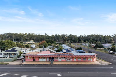 /international/au/17-mulgrave-street-gin-gin-qld-151296940/