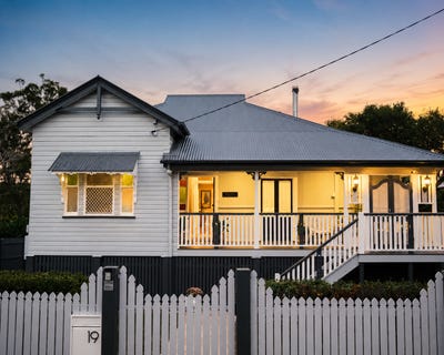 /international/au/19-frederick-street-newtown-qld-151332072/