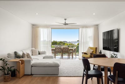 /international/au/74-7-grand-parade-parrearra-qld-151155424/